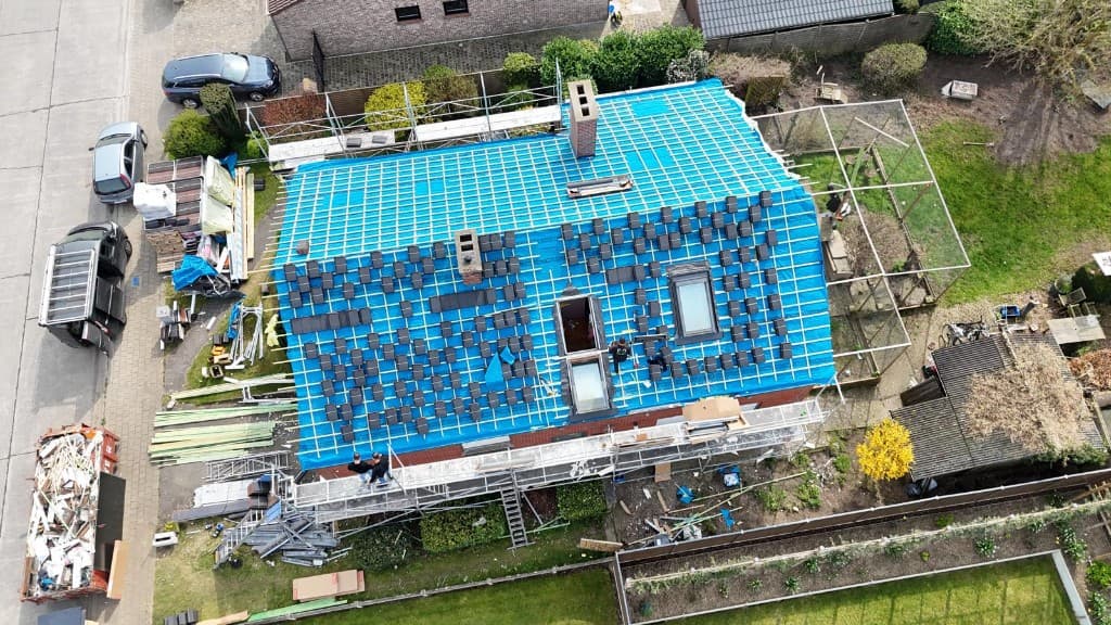 Dakopbouw met onderdakfolie, tengellatten en nieuwe pannen