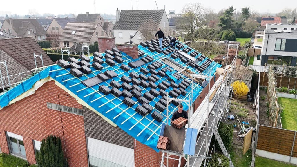 Renovatie van een pannendak in Aalst
